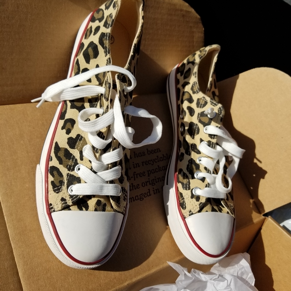 Leopard print canvas sneakers